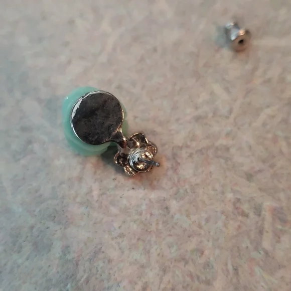 Mint color flower earrings - Picture 4 of 4